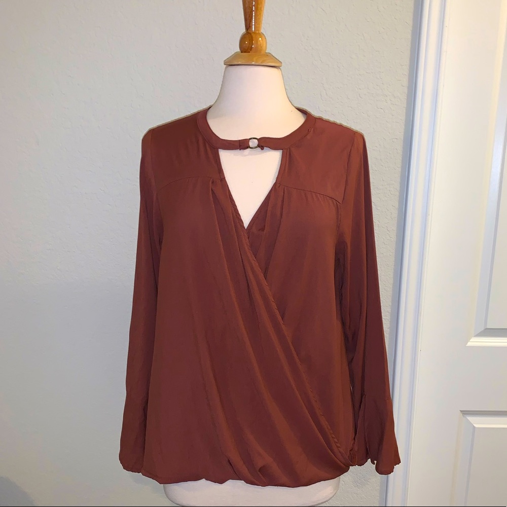 Umgee Twist Hem Blouse Size Large